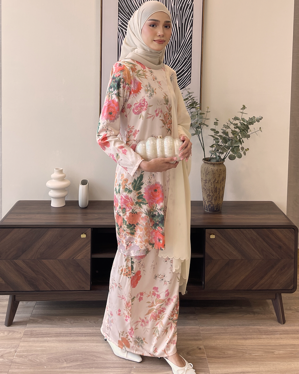 HAURA KURUNG - CARNATION