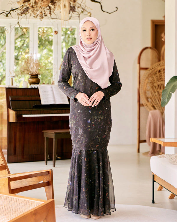 RYANA RAYA - MAGICAL BLACK